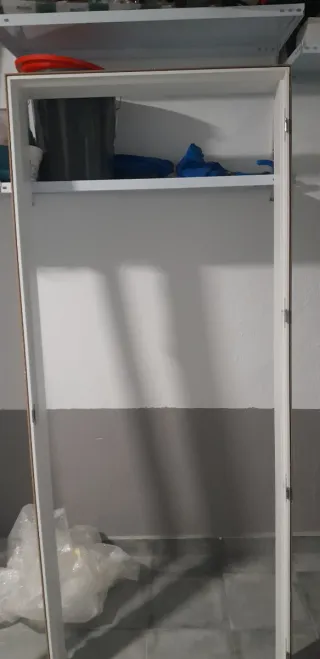 Puerta interior blanca moderna