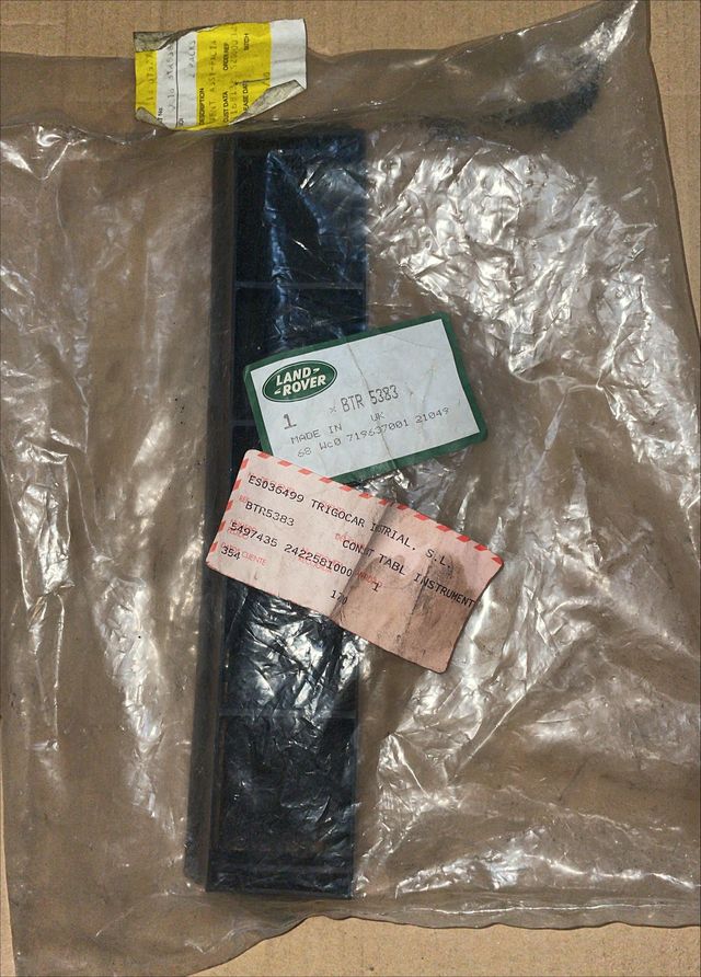 BTR5383 Rejilla de Ventilación LAND ROVER