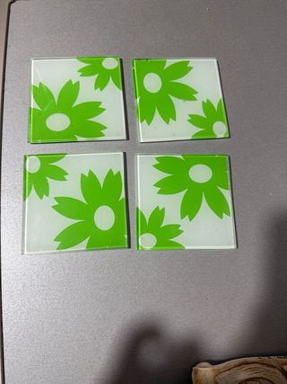 Juego de 4 posavasos florales verdes