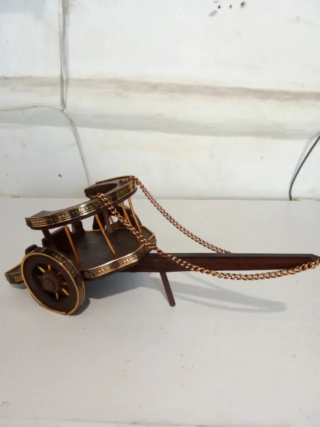 Carrello portabottiglie in legno e metallo