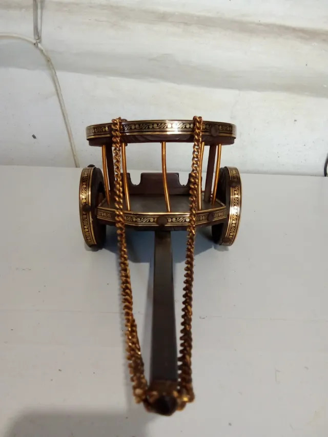 Carrello portabottiglie in legno e metallo