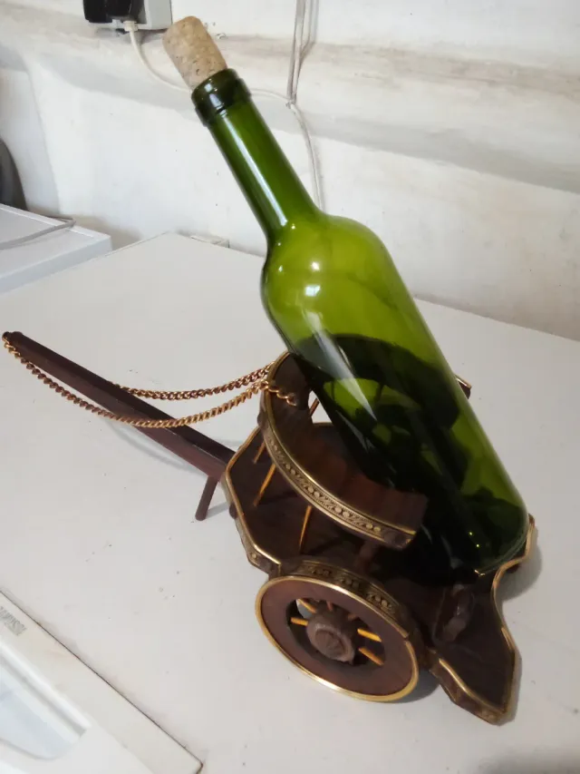Carrello portabottiglie in legno e metallo