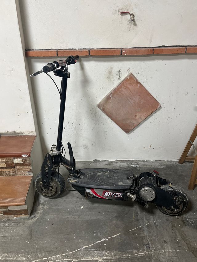 Patinete eléctrico LOVEX con holgura manillar