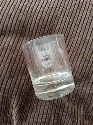 Juego 17 vasos Escudo Aragón tallado en cada vaso