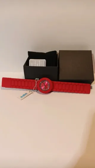 Reloj O.M.D. Rojo