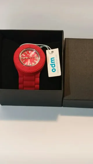 Reloj O.M.D. Rojo