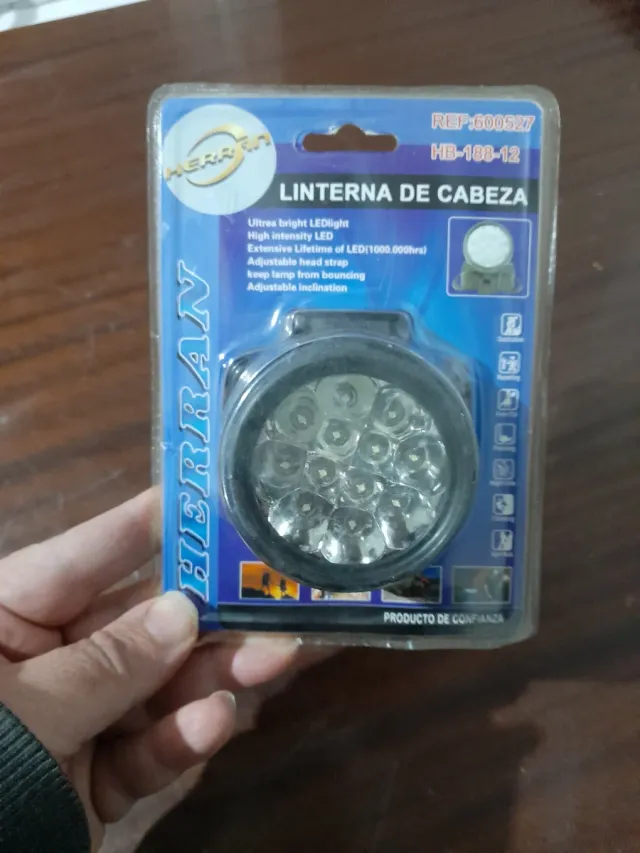 Lampada da testa a 12 LED. Nuova, mai aperta.