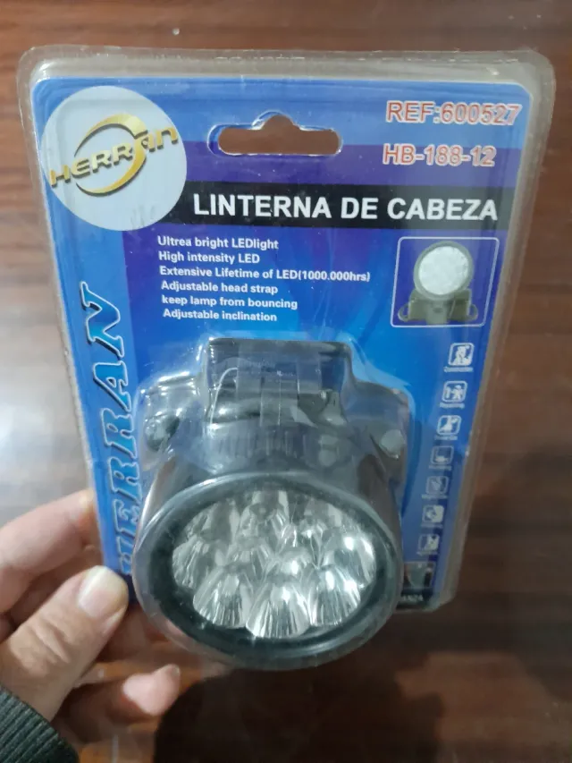 Lampada da testa a 12 LED. Nuova, mai aperta.