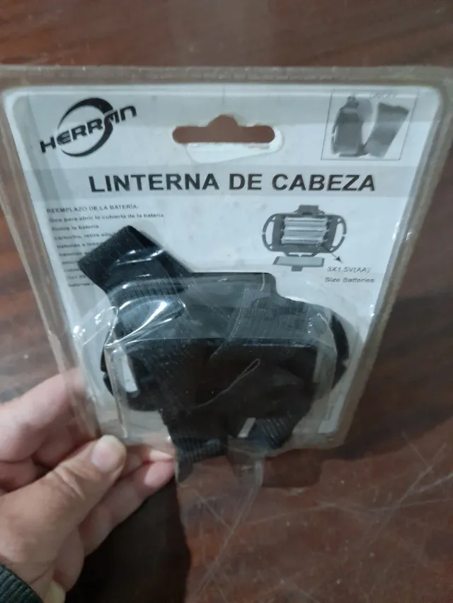 Lampada da testa a 12 LED. Nuova, mai aperta.