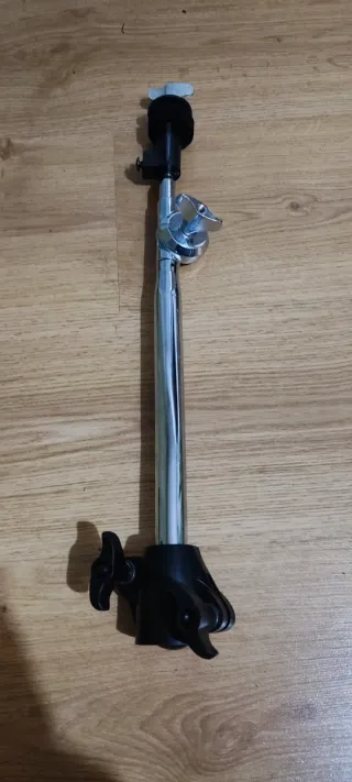 Brazo y abrazadera para plato