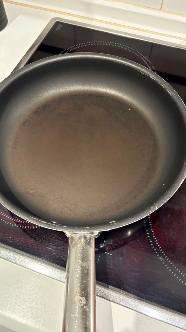 Sartén Paderno Negra y Plateada