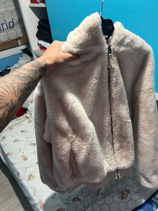 Chaqueta pelo Bershka beige