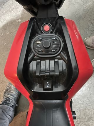 Moto Eléctrica Infantil Roja y Negra