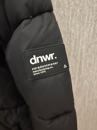 Abrigo negro acolchado