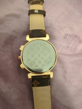 Reloj Louis Vuitton Marrón y Dorado