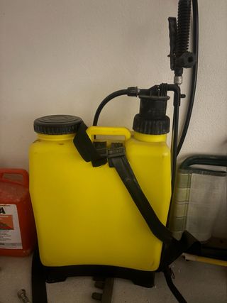 Máquina de sulfatar amarilla