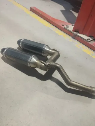 Escape Yamaha FZ600 2008 Doble Carbono