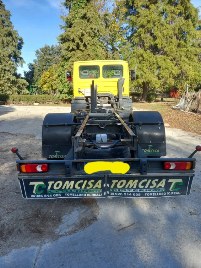 Nissan Atleon 12.210 ADR Camion en Chasis