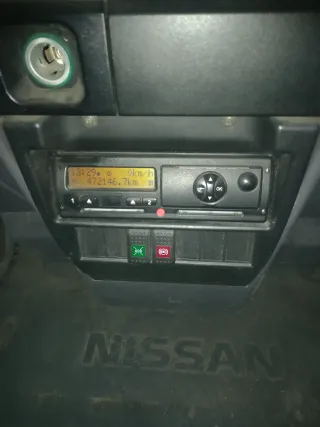 Nissan Atleon 12.210 ADR Camion en Chasis