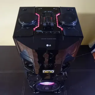 Equipo de Sonido LG Portátil 500W