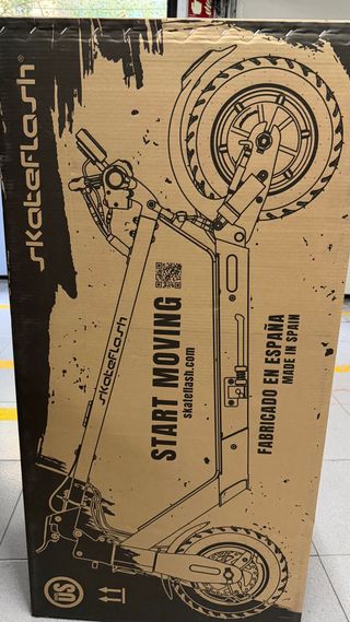 Monopatín , patinete eléctrico, nuevo en su caja