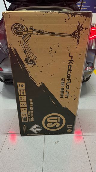 Monopatín , patinete eléctrico, nuevo en su caja