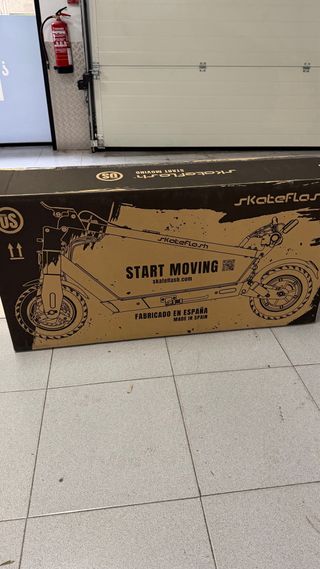 Monopatín , patinete eléctrico, nuevo en su caja