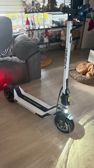 Patinete eléctrico, nuevo en su caja a estrenar