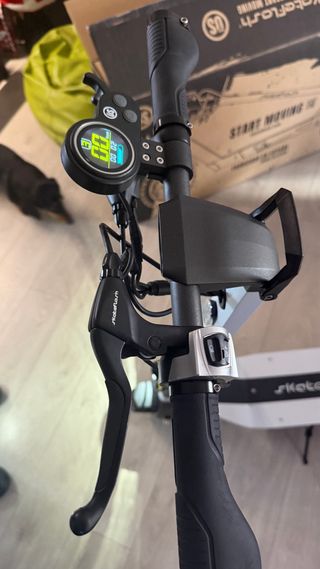 Patinete eléctrico, nuevo en su caja a estrenar