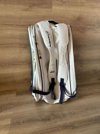 Paletero Bullpadel Pearl Amplio y Espacioso