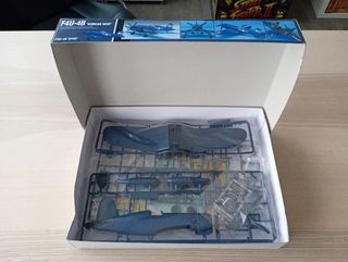 F4U-4B CORSAIR MAQUETA ACADEMY 1/48