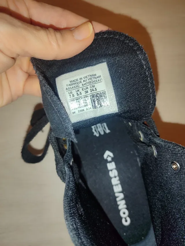 Converse nere con borchie dorate