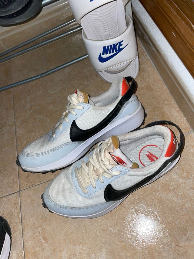 Zapatillas Nike Blancas y Negras