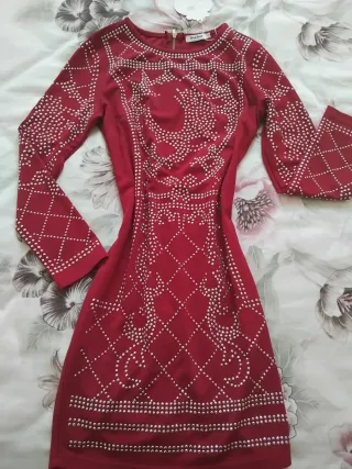 Vestido fiesta rojo con pedrería