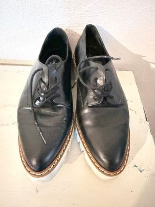 Zapatos negros de cordones con plataforma