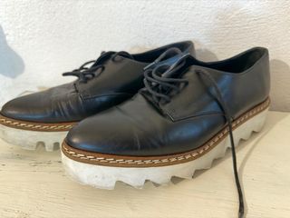 Zapatos negros de cordones con plataforma