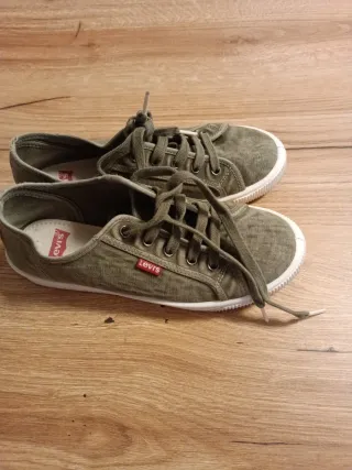 Zapatillas Levi's verdes