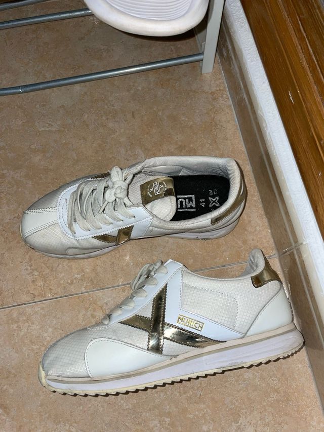 Zapatillas Munich Blancas y Doradas Talla 41