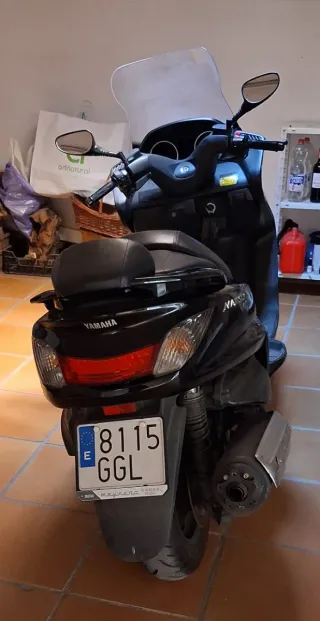 Yamaha Majesty 400 Negra