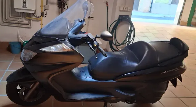 Yamaha Majesty 400 Negra