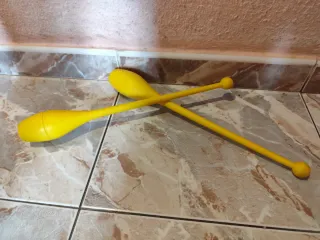 2 Barras de Malabares Amarillas