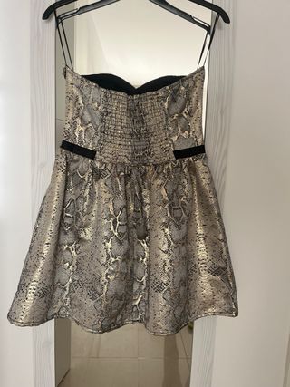 Vestido Bershka estampado serpiente T. M/L
