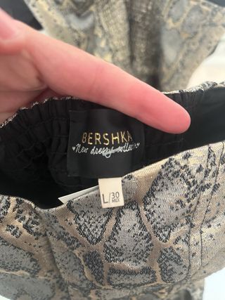 Vestido Bershka estampado serpiente T. M/L