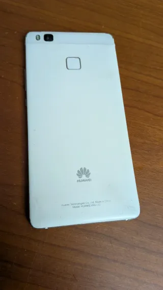 Telefono Huawei P9 bianco. Vetro danneggiato.
