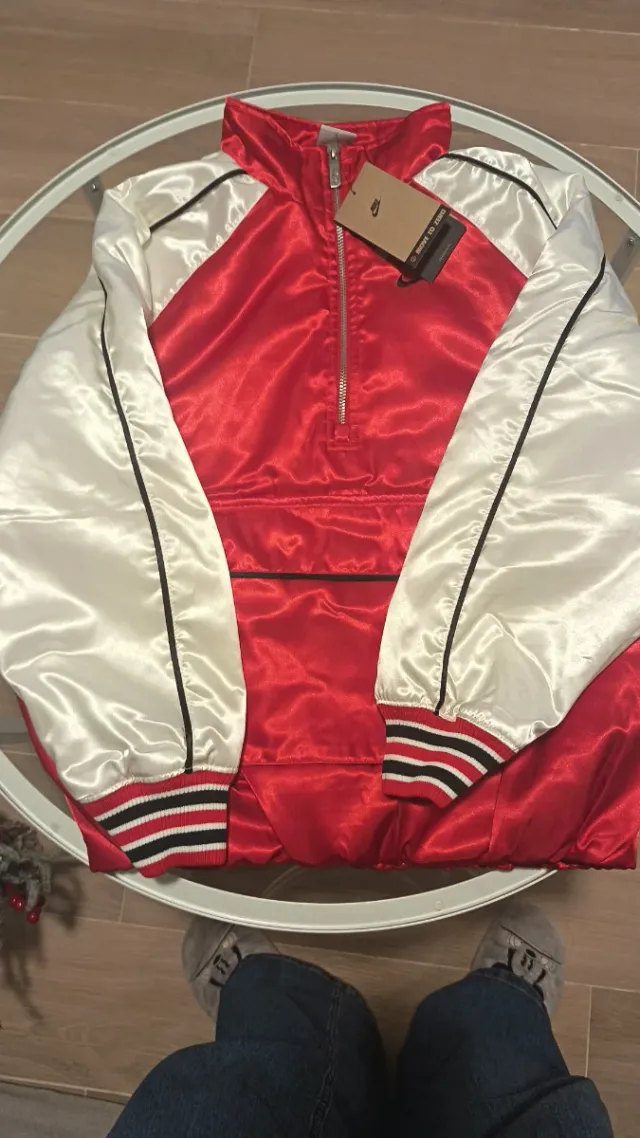 Chaqueta Nike Retro Satinada Roja y Blanca