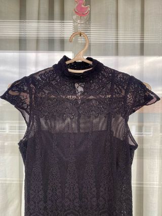 Vestido negro de encaje