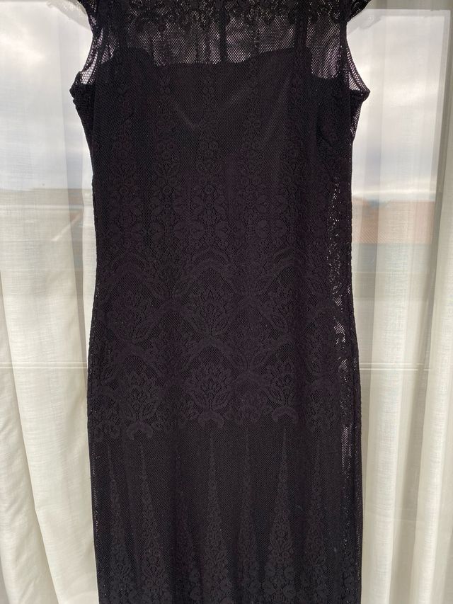 Vestido negro de encaje
