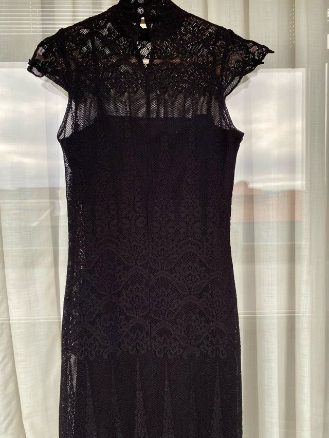 Vestido negro de encaje