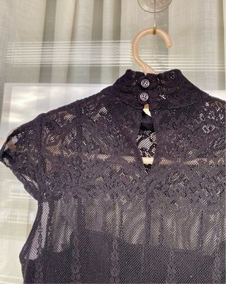 Vestido negro de encaje