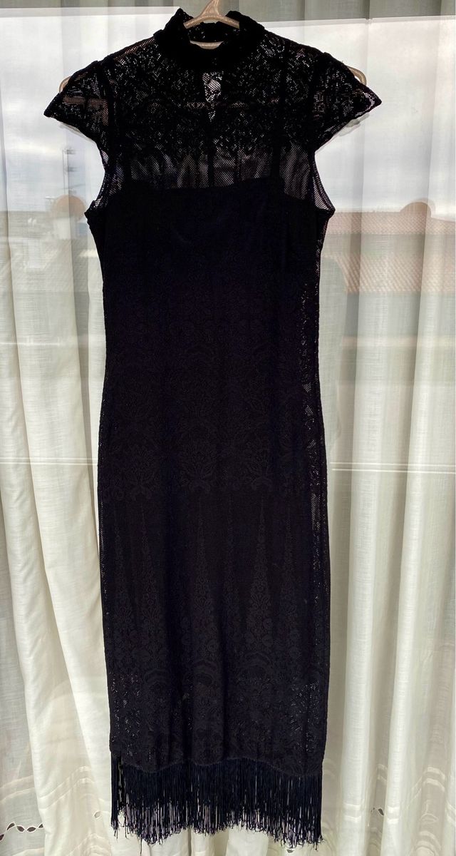 Vestido negro de encaje